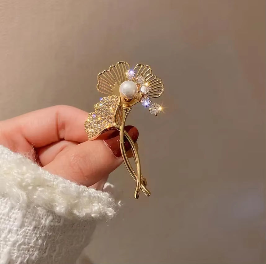 Fashion Women Girls Elegant Emerald Crystal Butterfly Brooches Badges Classic Lady Dress Suit High-End Pins Jewelry