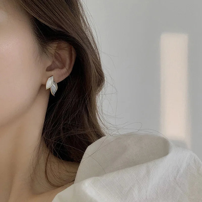Sweet Leaf Stud Earrings for Women Fresh Blue White Plant Ear Studs Exquisite Metal Style Nail Earrings Elegant Jewelry Gift K