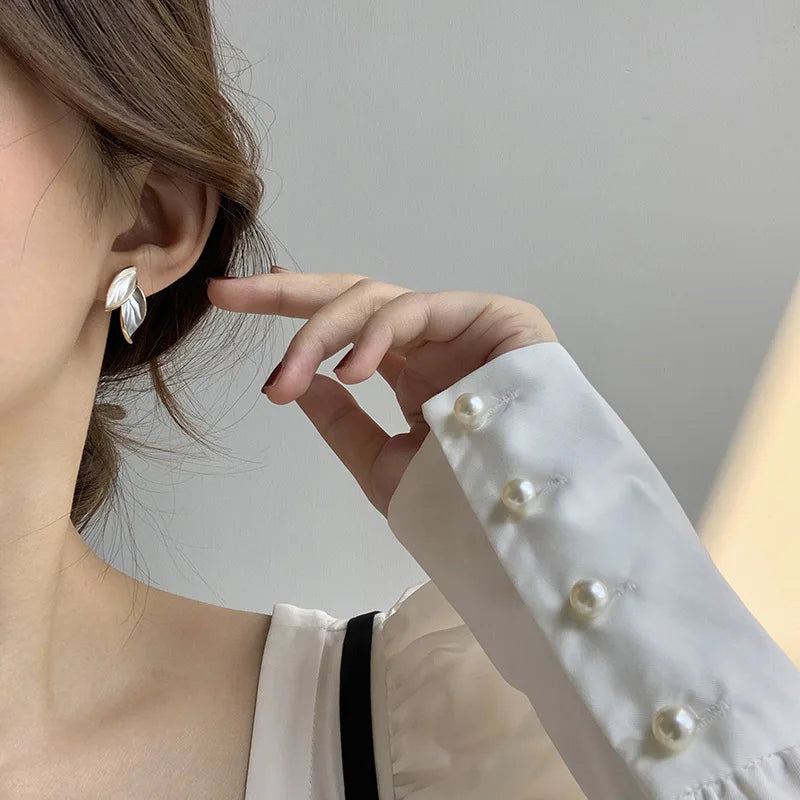 Sweet Leaf Stud Earrings for Women Fresh Blue White Plant Ear Studs Exquisite Metal Style Nail Earrings Elegant Jewelry Gift K