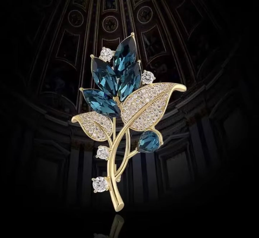Fashion Women Girls Elegant Emerald Crystal Butterfly Brooches Badges Classic Lady Dress Suit High-End Pins Jewelry