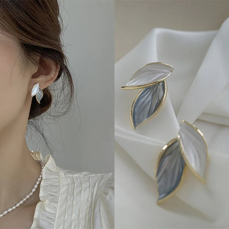 Sweet Leaf Stud Earrings for Women Fresh Blue White Plant Ear Studs Exquisite Metal Style Nail Earrings Elegant Jewelry Gift K