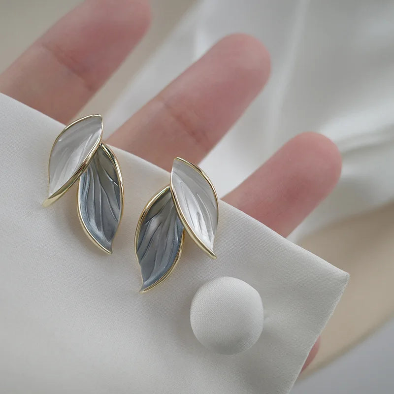 Sweet Leaf Stud Earrings for Women Fresh Blue White Plant Ear Studs Exquisite Metal Style Nail Earrings Elegant Jewelry Gift K