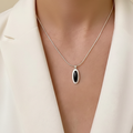 Ovale — Neckline Close-Up Black Onyx