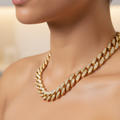 Chaîne Royale — Neckline Close-Up