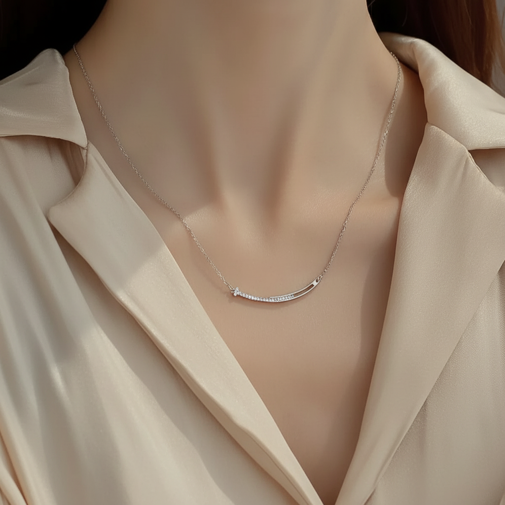Barre Lumière — Neckline Close-Up